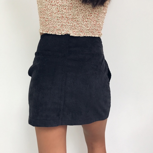 🆕 Bree - Black Corduroy Front Zip Mini Skirt - Picture 4 of 4